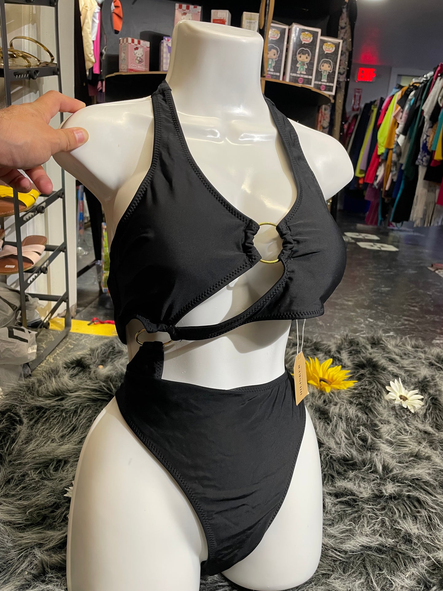 MEDIUM one piece