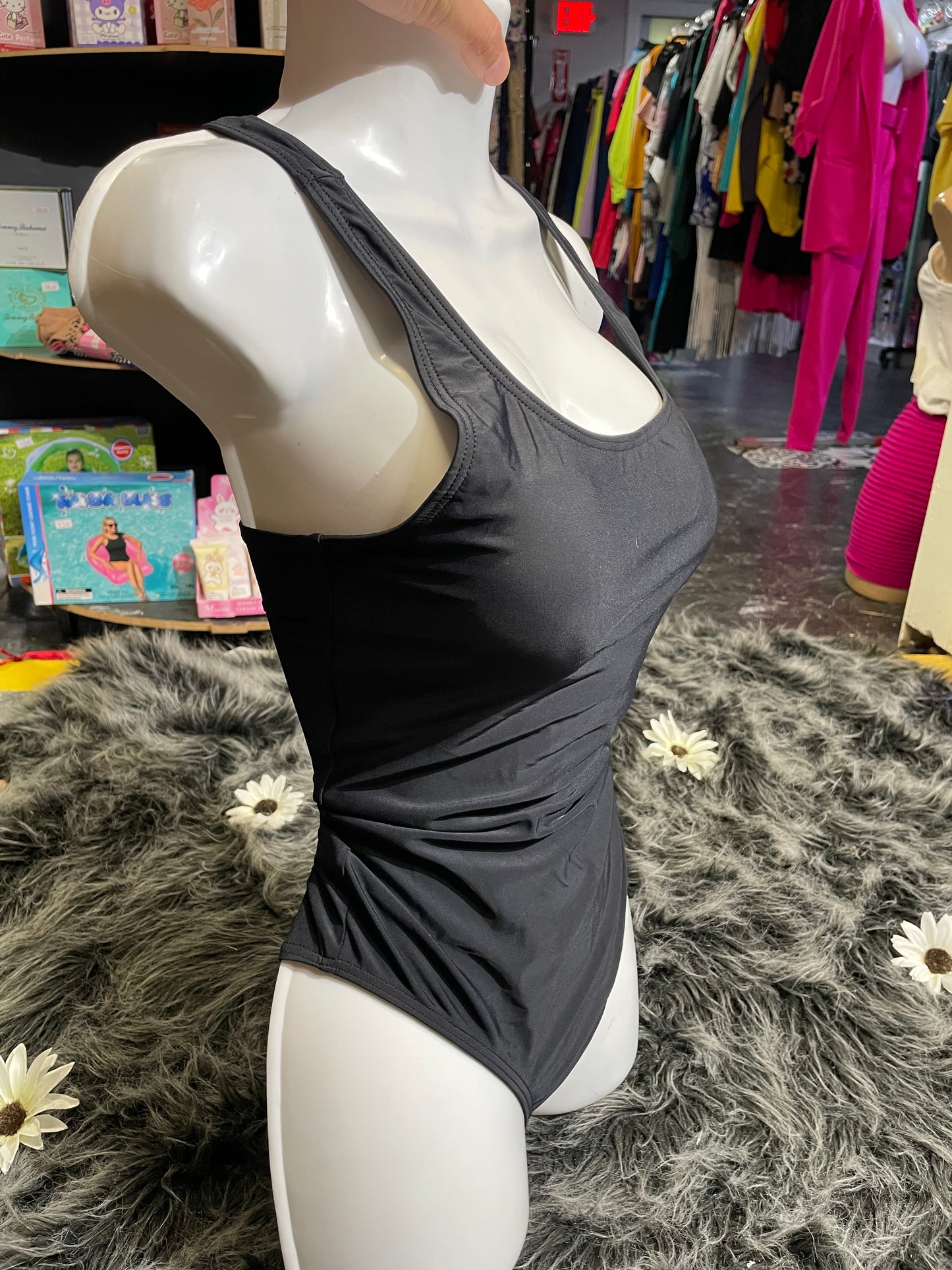 MEDIUM one piece