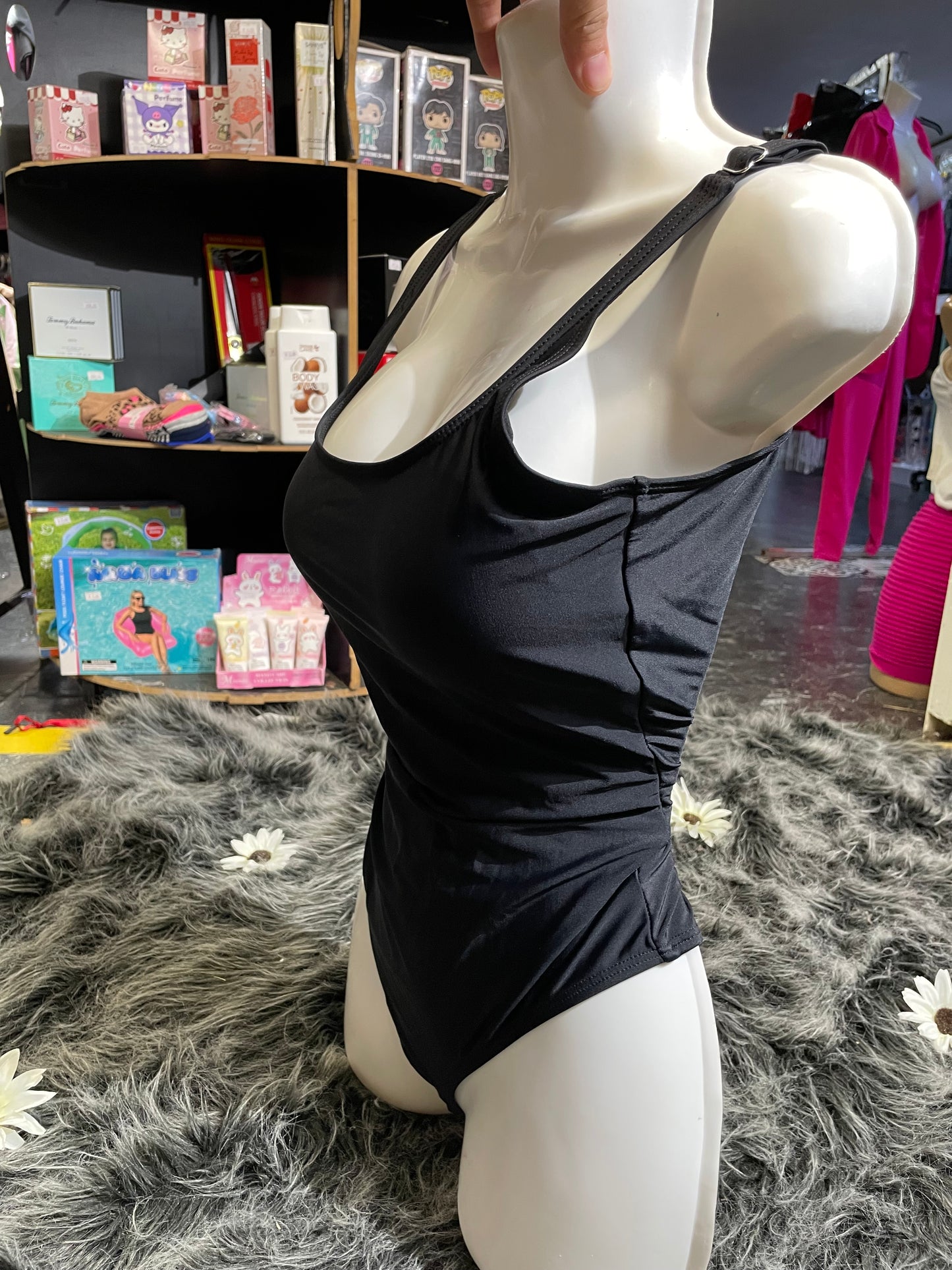 MEDIUM one piece
