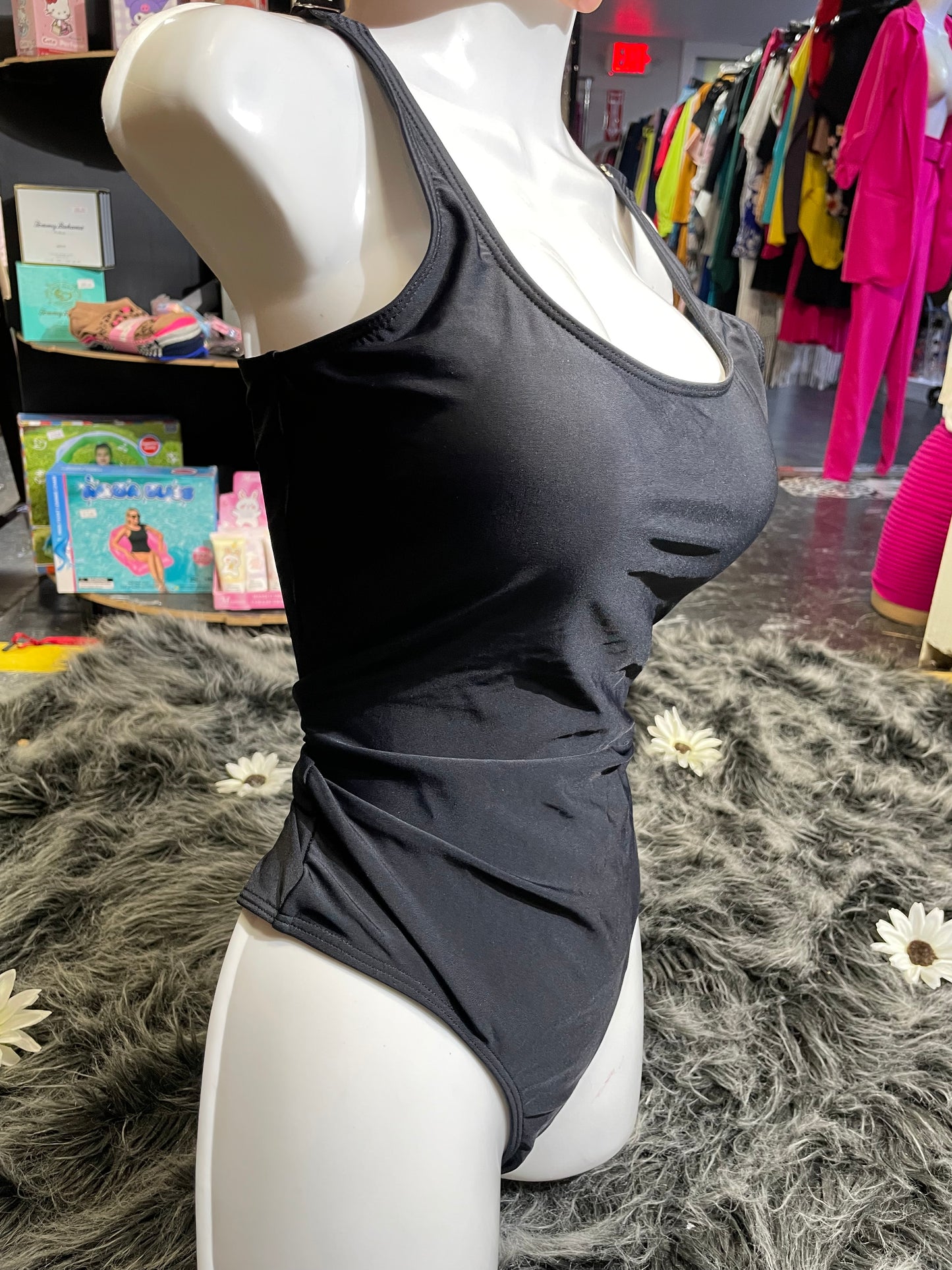MEDIUM one piece