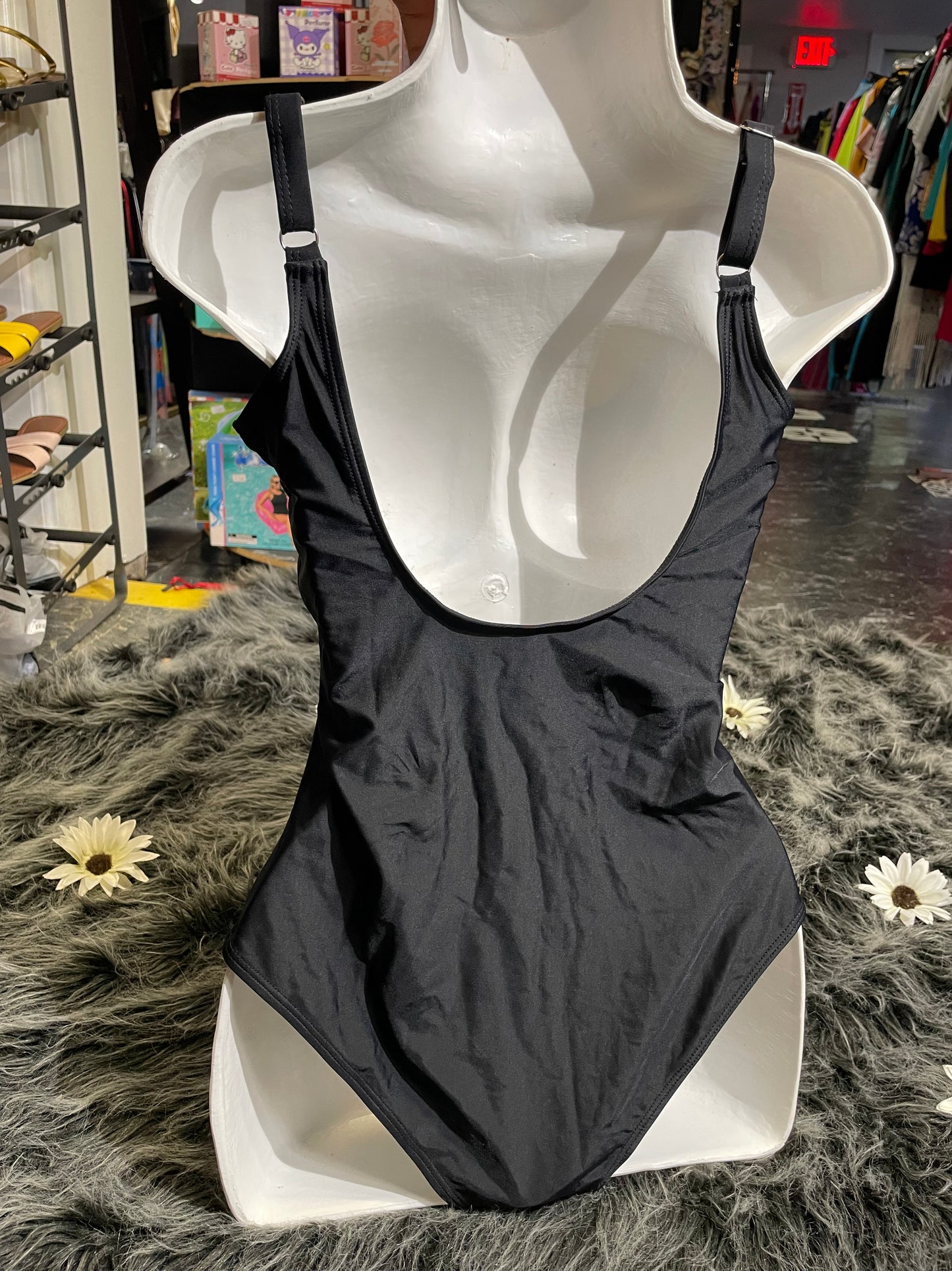 MEDIUM one piece
