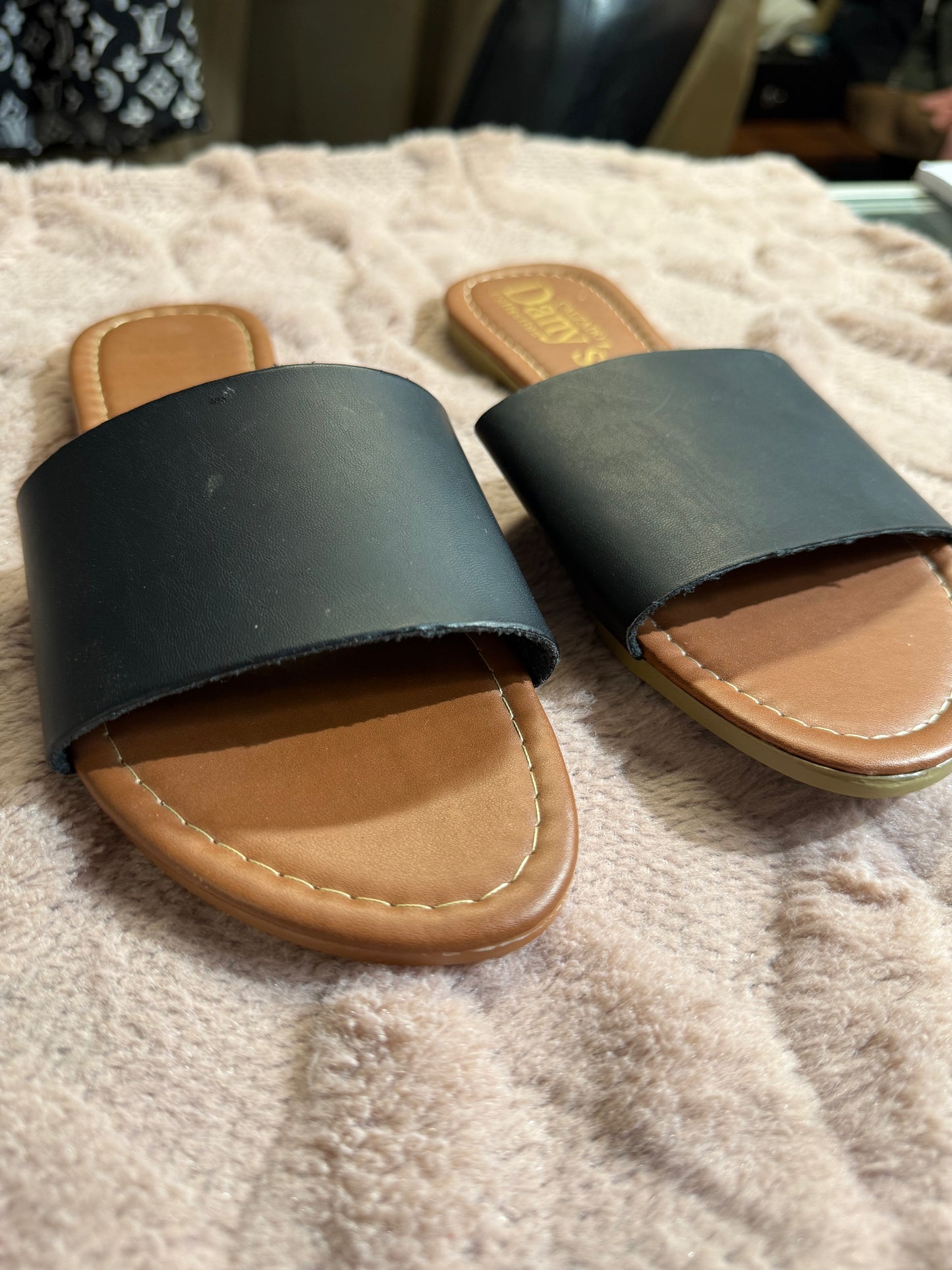 sandals size 6 womens
