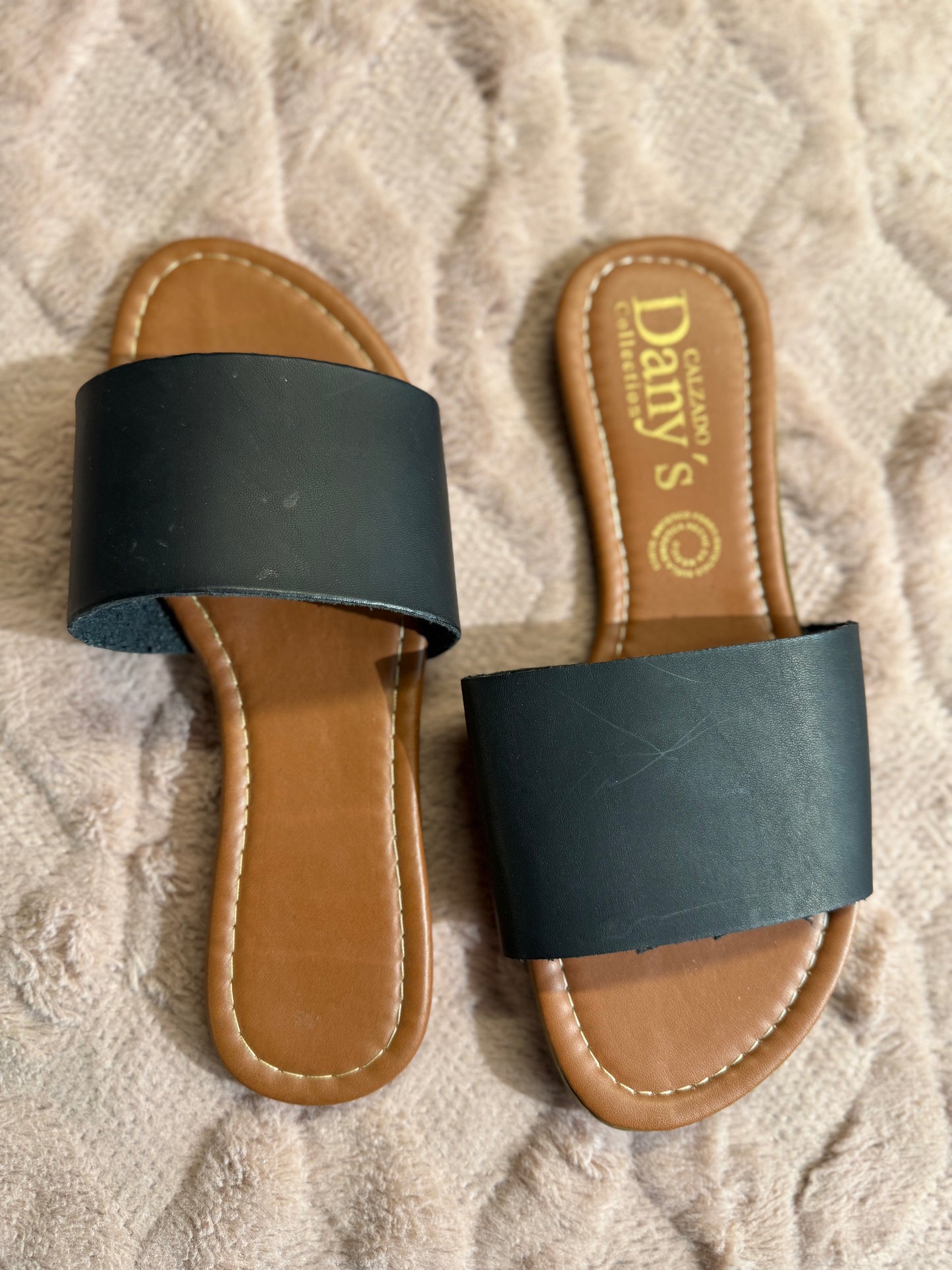 sandals size 6 womens