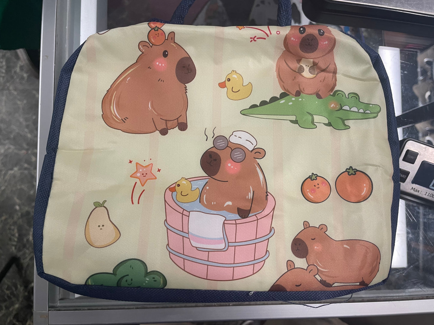 Capibara lunch bag
