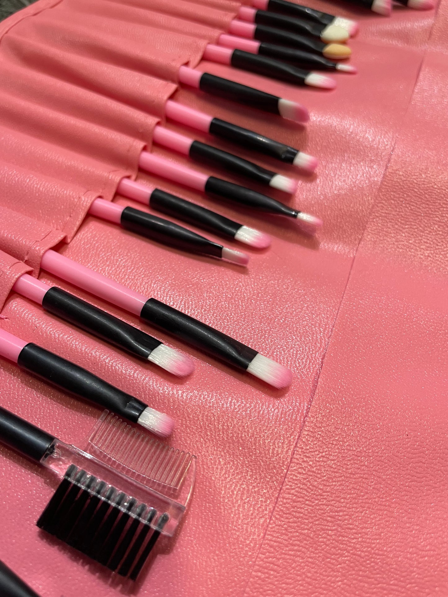 24 Piece Make-up Brush Kit