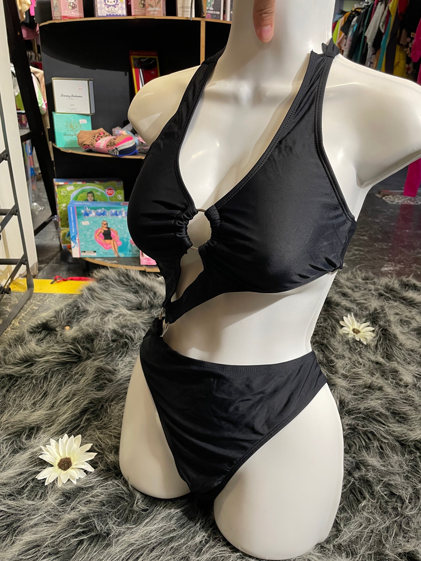 MEDIUM one piece