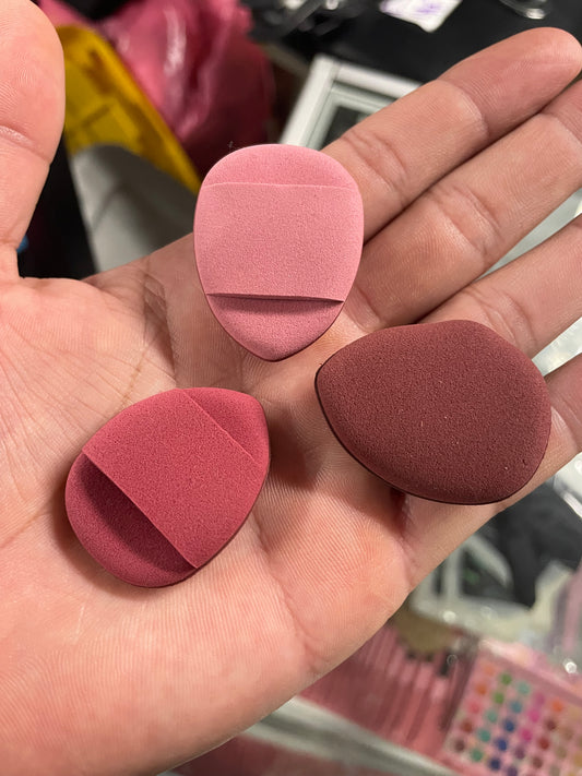 Finger makeup sponge